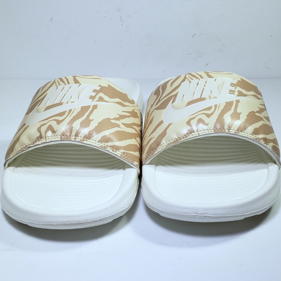 Nike Victori One Animal Print Slides - Picture 2 of 8